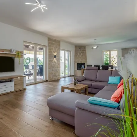 Mit Privatpool Fuer 8 Personen Ca 180 Qm In Deklici, Istrien Istrische Riviera *