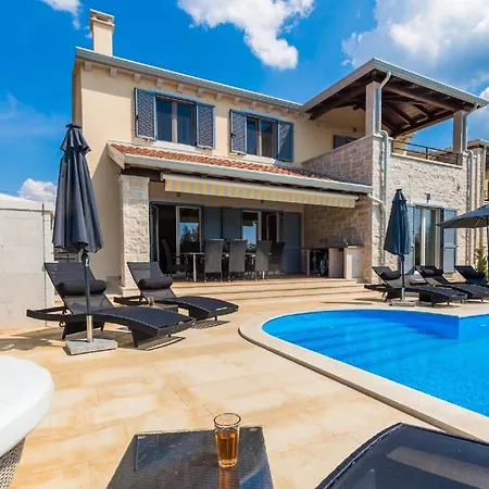 Mit Privatpool Fuer 8 Personen Ca 180 Qm In Deklici, Istrien Istrische Riviera * Kaštelir