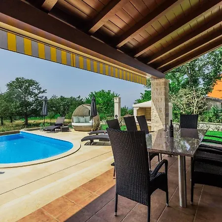 別荘 Mit Privatpool Fuer 8 Personen Ca 180 Qm In Deklici, Istrien Istrische Riviera Kaštelir