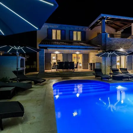 Mit Privatpool Fuer 8 Personen Ca 180 Qm In Deklici, Istrien Istrische Riviera 別荘