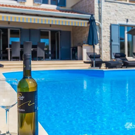 Semesterbostad Mit Privatpool Fuer 8 Personen Ca 180 Qm In Deklici, Istrien Istrische Riviera Kaštelir