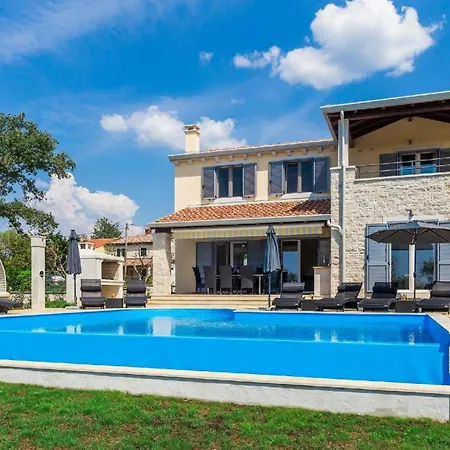 Mit Privatpool Fuer 8 Personen Ca 180 Qm In Deklici, Istrien Istrische Riviera * Kaštelir